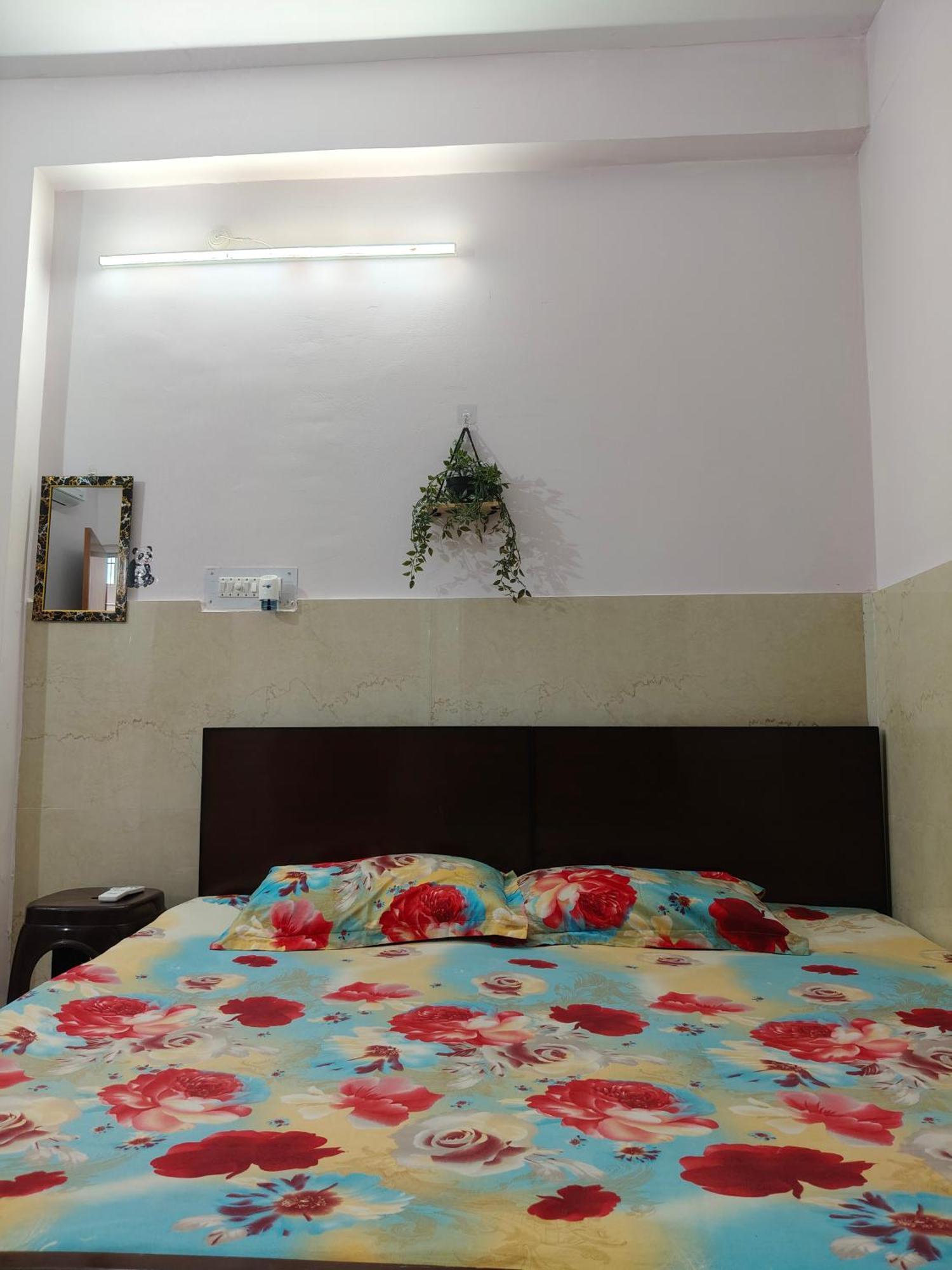 Sharda Homestay Ayodhya المظهر الخارجي الصورة